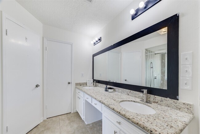 Building Photo - 18318 Ella Blvd