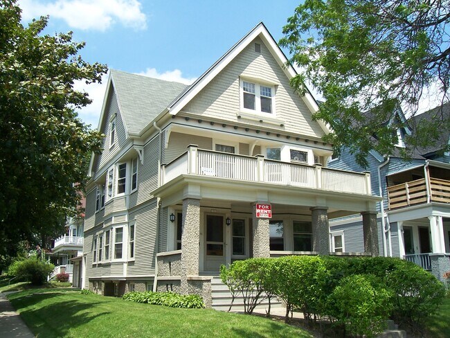 Building Photo - 1900 E Newberry Blvd