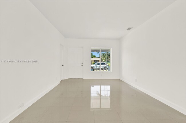Building Photo - 6450 SW 28th St