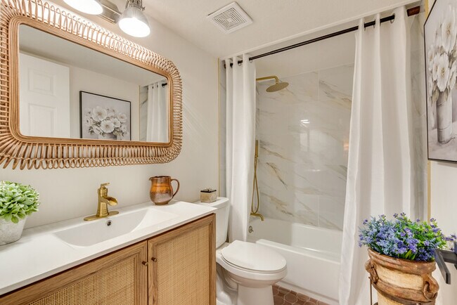 Building Photo - Stunning Renovated 3BD/2BA Home for Rent o...