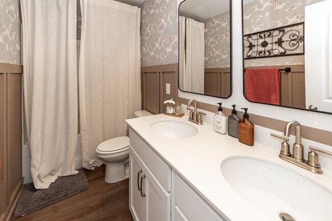 Building Photo - 4 Bedroom, 2.5 Bathrooms in Watson Hill - Summerville