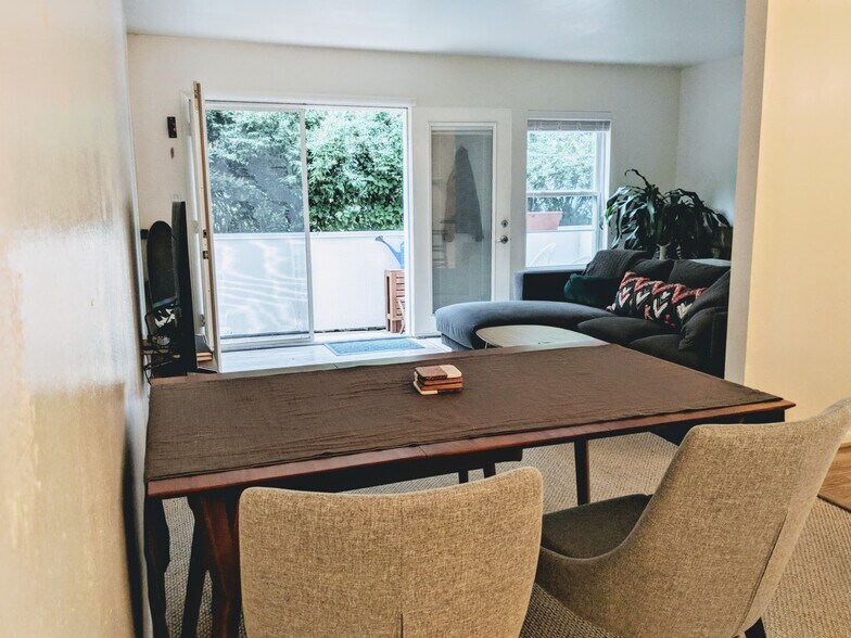 Building Photo - 1111 Maxwell Ave #123