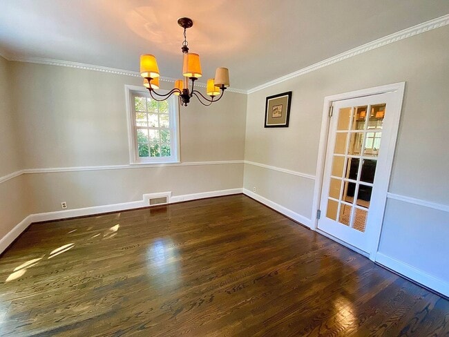 Building Photo - Stunning 4 Bed/3.5 Bath Historic Home - Be...