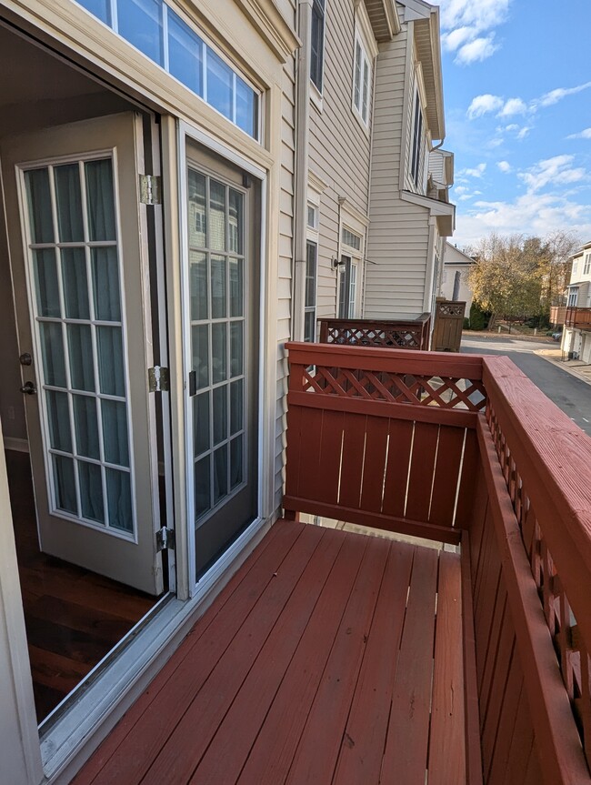 Balcony - 907 Harrison Cir