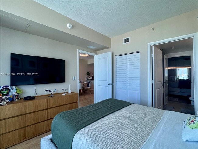 Building Photo - 333 NE 24th St