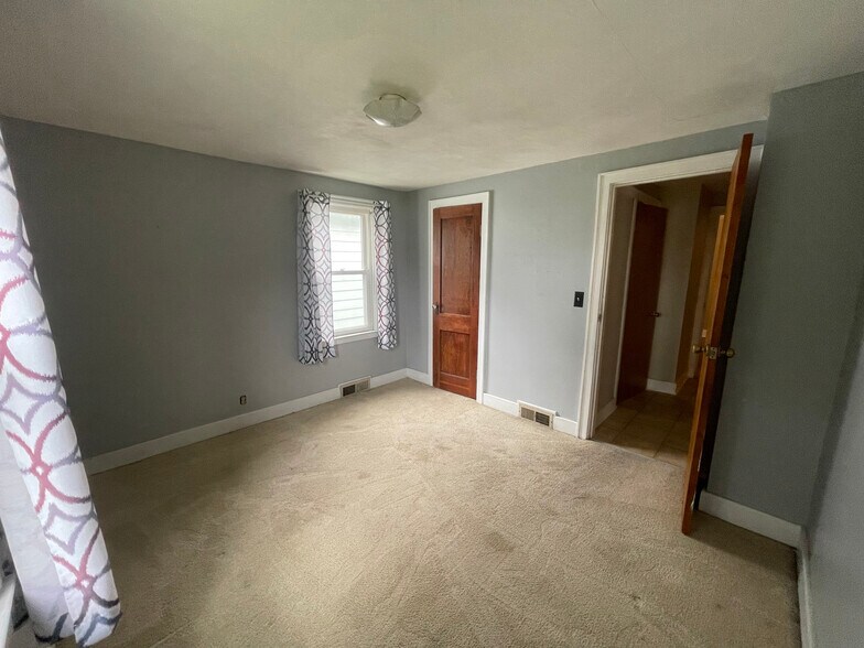 Building Photo - 311 Raphael Ave