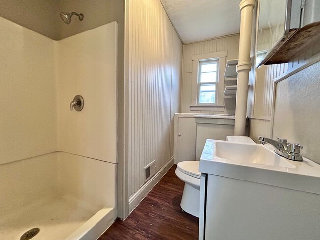 Building Photo - Two Bedroom Home in Muskegon