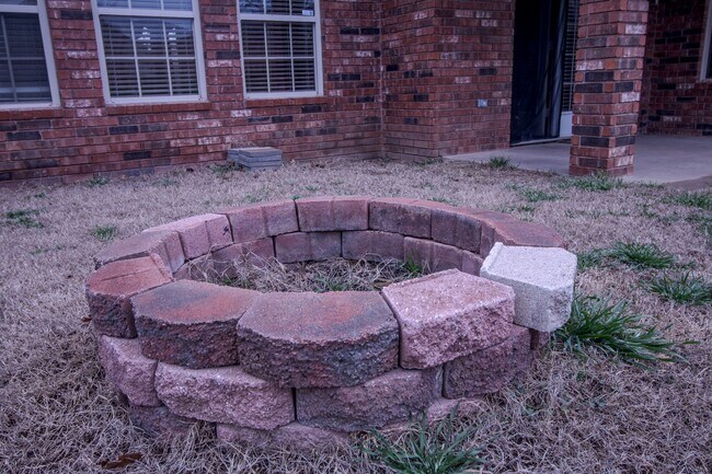 Building Photo - 202 Dawn Dr