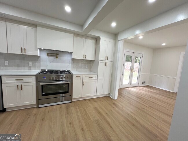 Building Photo - 2907 Clearbrook Dr