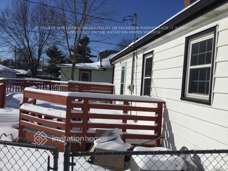 Building Photo - 2150 Nokomis Ave