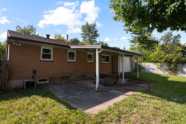 Building Photo - 2474 Thornton Dr