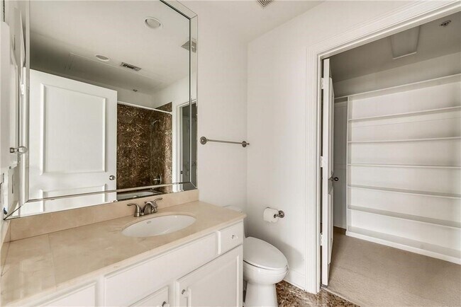 Building Photo - 2885 Woodside St