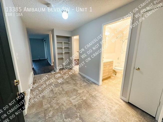 Building Photo - Burien - Updated 2 Bedroom / 1 Bath