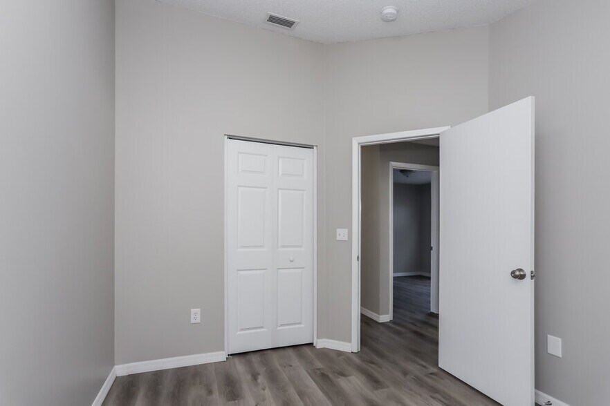 Building Photo - 1217 Etchfield Cir