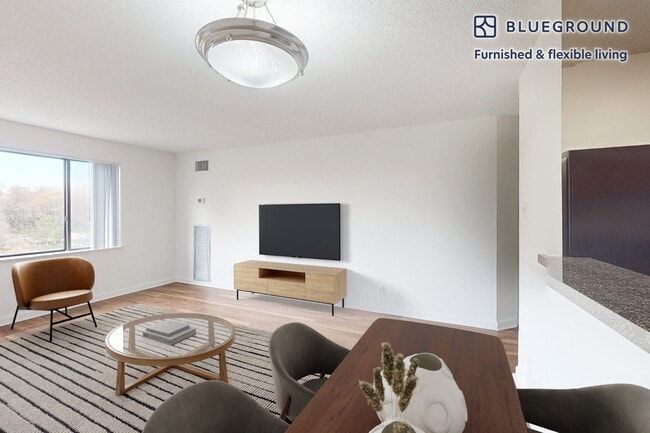 Building Photo - 2251 Pimmit Dr
