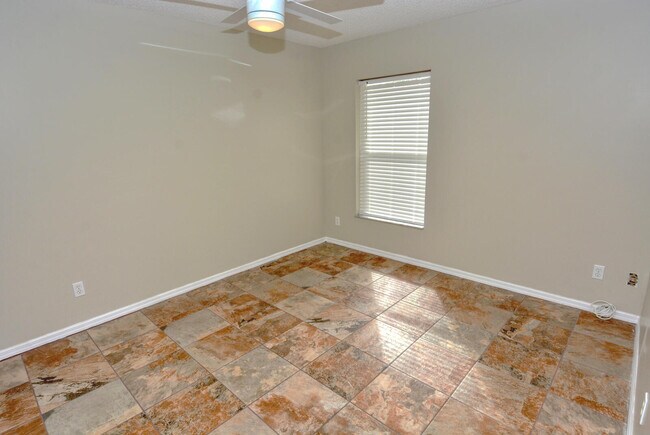 Building Photo - 176 Valley Pl