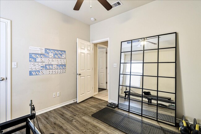 Building Photo - 3906 Las Bahias Dr