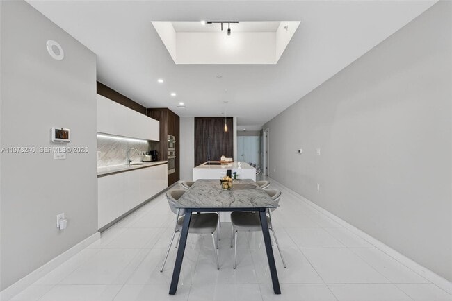 Building Photo - 851 NE 1st Ave