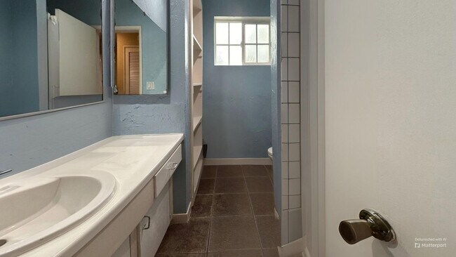 Building Photo - Spacious 4 Bedroom, 3 Bathroom Redlands Home!