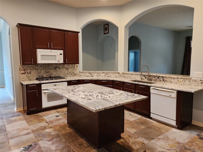 Building Photo - 23611 Desert Gold Dr