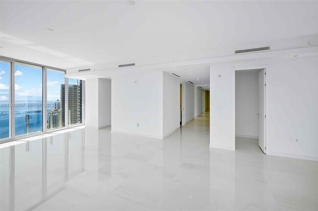 Building Photo - 300 Biscayne Blvd Way