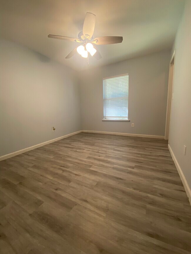 Building Photo - 1422 Ellis Trace Dr W
