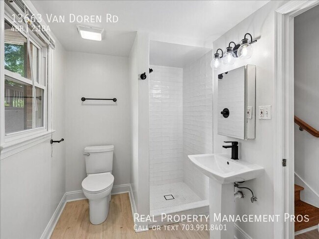 Building Photo - 13663 Van Doren Rd