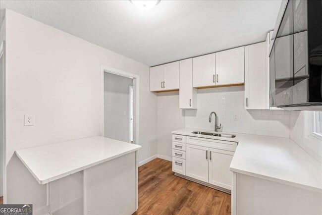 Building Photo - 2905 Gresham Rd S E