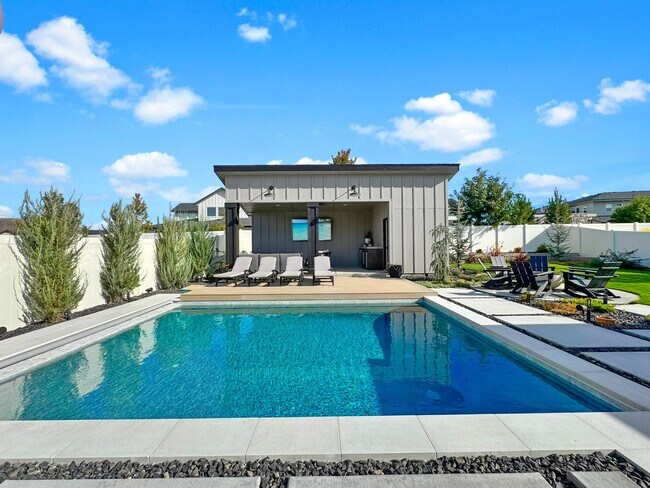 Building Photo - Luxury 5-Bed, 4.5-Bath in Dry Creek Ranch, Minutes to Boise & Eagle