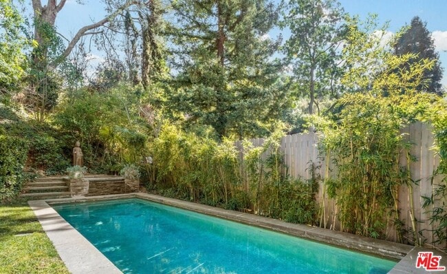 Building Photo - 2530 Hutton Dr