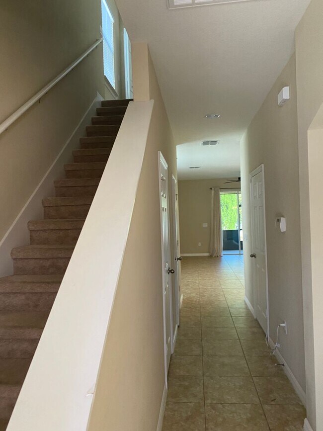 Building Photo - 3 BEDROOOMS. 2.5 BATHROOM TOWNHOME NEAR THE HEART OF OVIEDO!