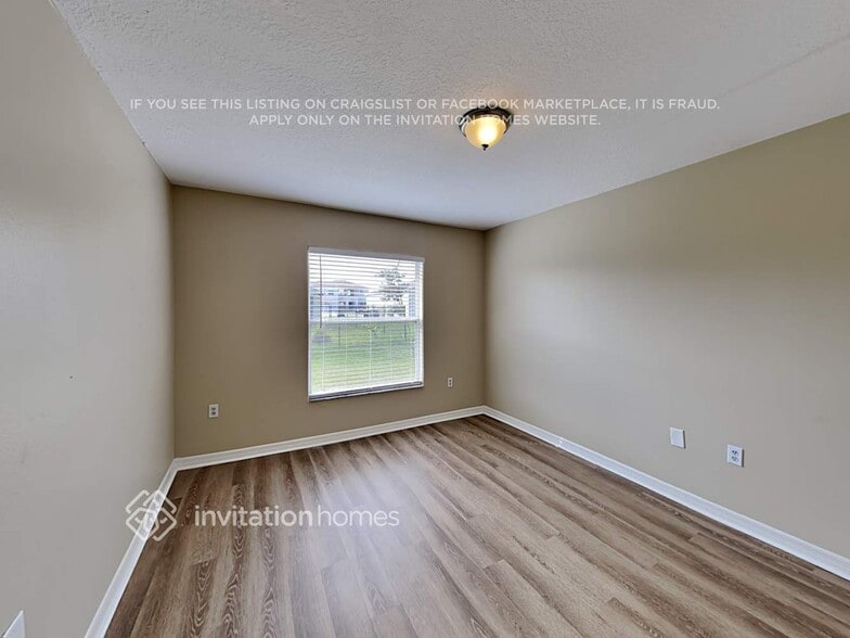 Building Photo - 327 Huron Dr