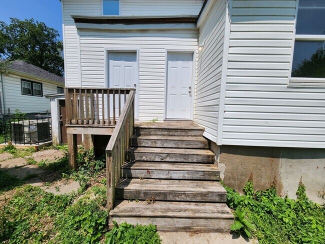 Building Photo - 1342 N Broadway Ave