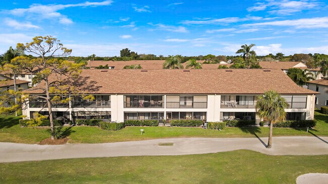 Building Photo - 1001 Pinecrest Cir
