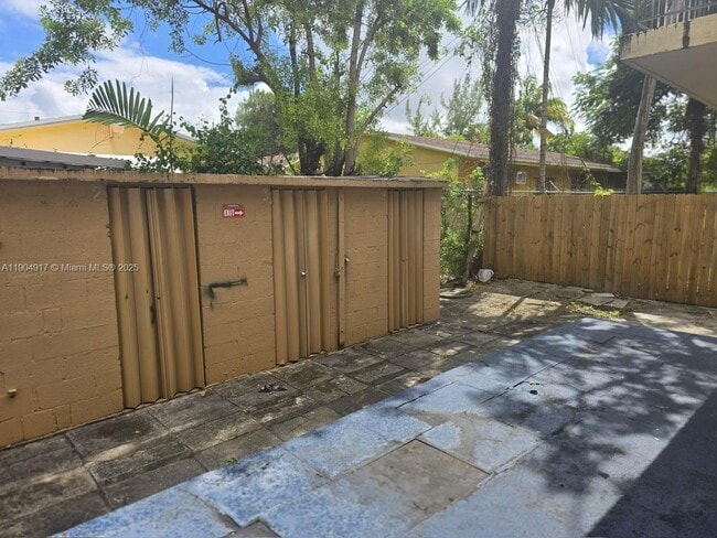 Building Photo - 2835 NW 22nd Ave