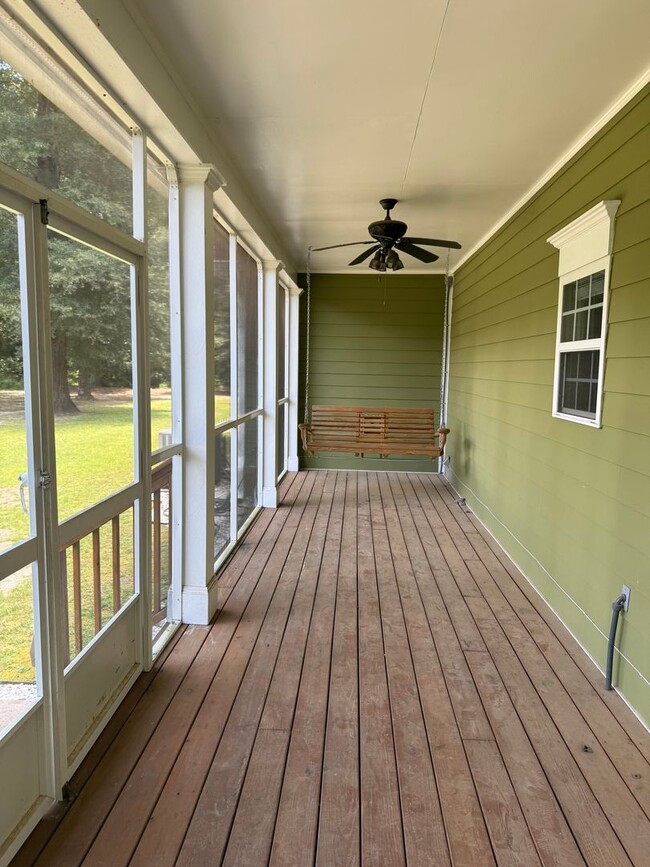 Building Photo - 209 Pineridge Dr