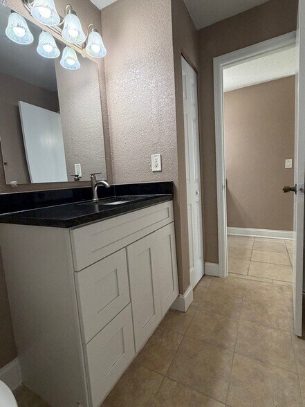 Building Photo - 4658 Commander Dr