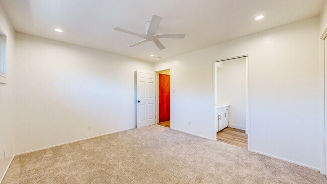 Building Photo - 1925 Leafgreen Dr