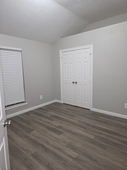 2nd bedroom - 15427 W Little York Rd