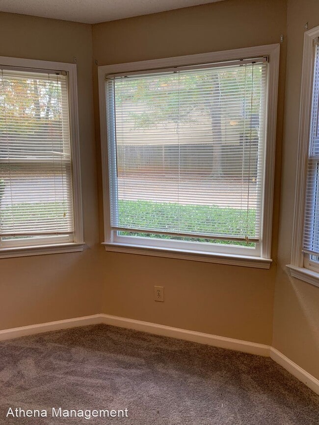 Building Photo - 2 br, 2.5 bath House - 125 Dennis Drive Un...