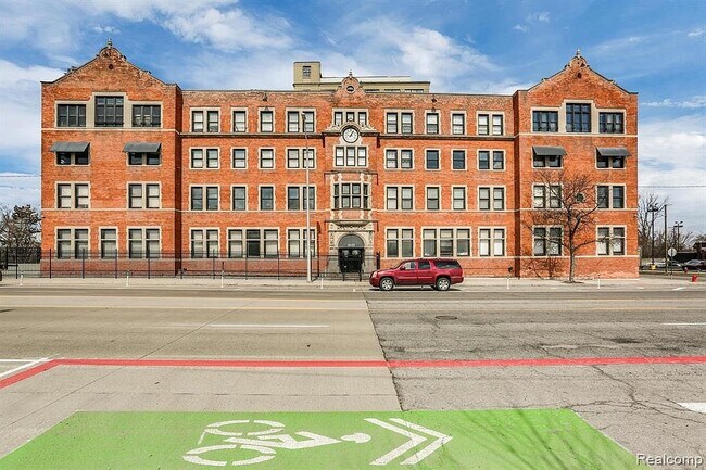 Primary Photo - 6533 E Jefferson Ave