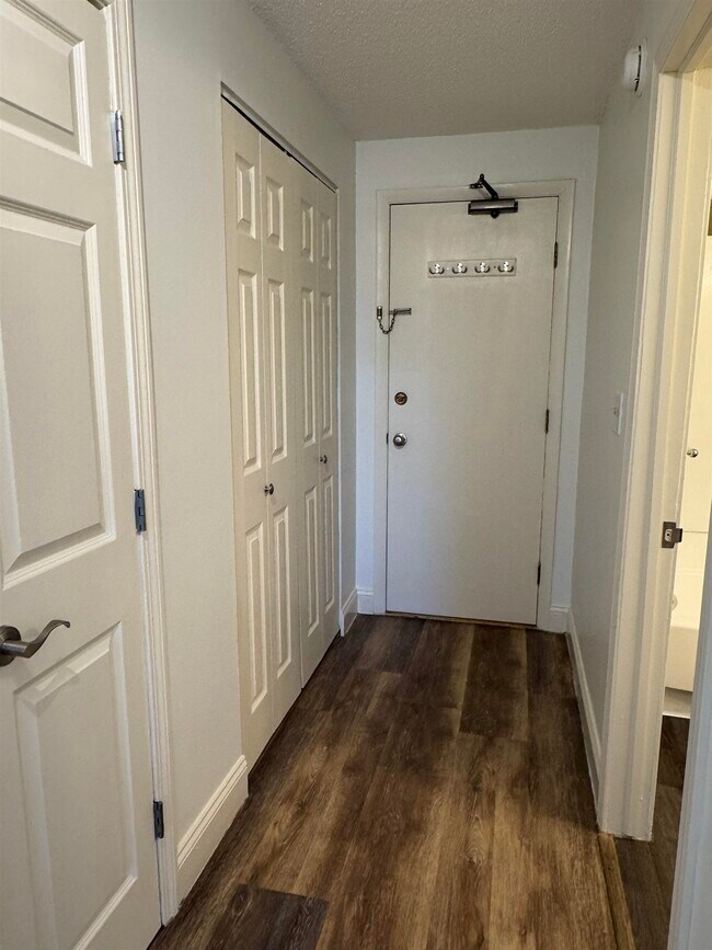 Building Photo - 136 Mammoth Rd