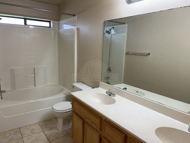 Building Photo - 1503 Nicholas Cir