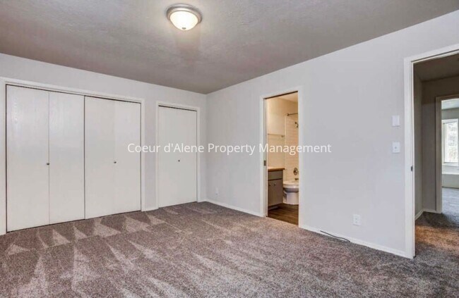 Building Photo - 2 bed, 2 bath duplex in Hayden