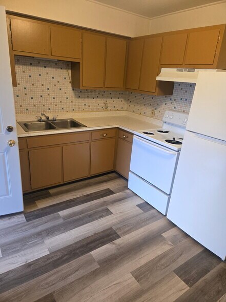 Primary Photo - 418 N Center St