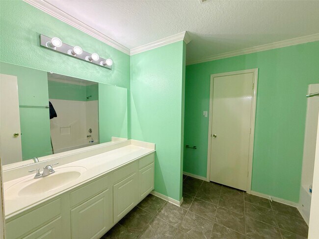 Building Photo - 16015 Youpon Valley Dr