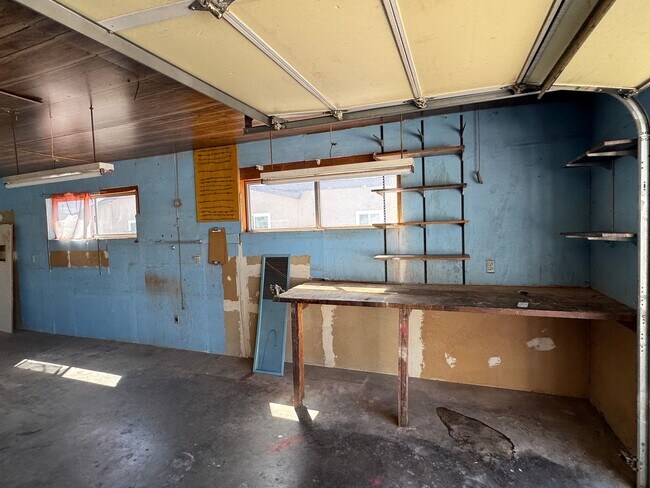 Building Photo - 3BR 2Ba home w/Large Fenced yard with RV g...