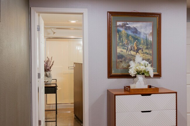 Building Photo - 509 Chelan Ave