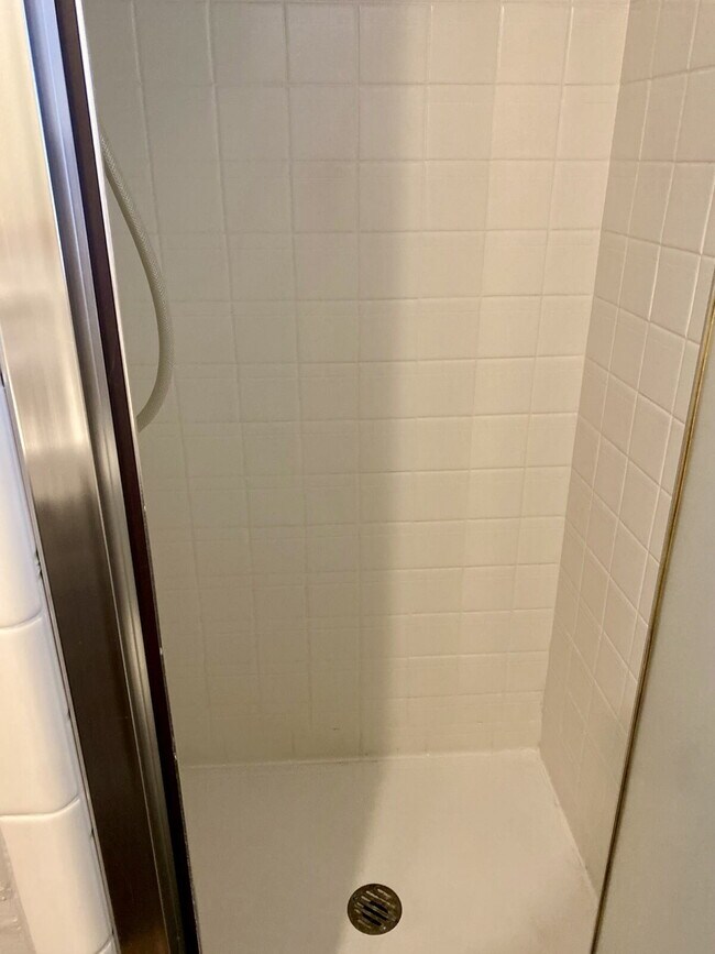 Building Photo - Charming 2 Bed, 2 Bath in Highly Sought-Af...