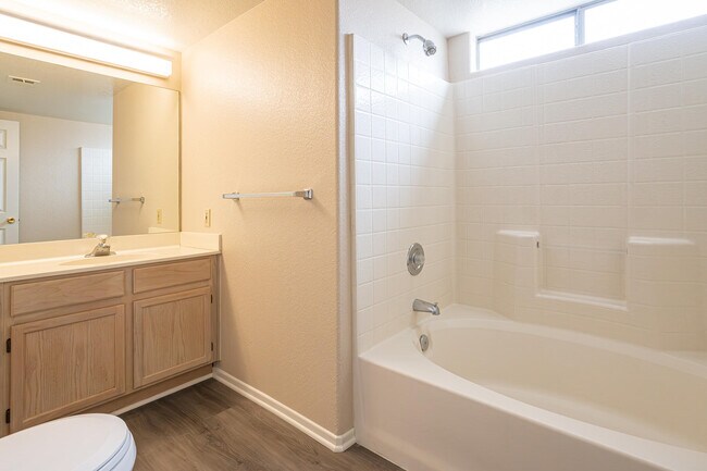Building Photo - 450 Tava Ln